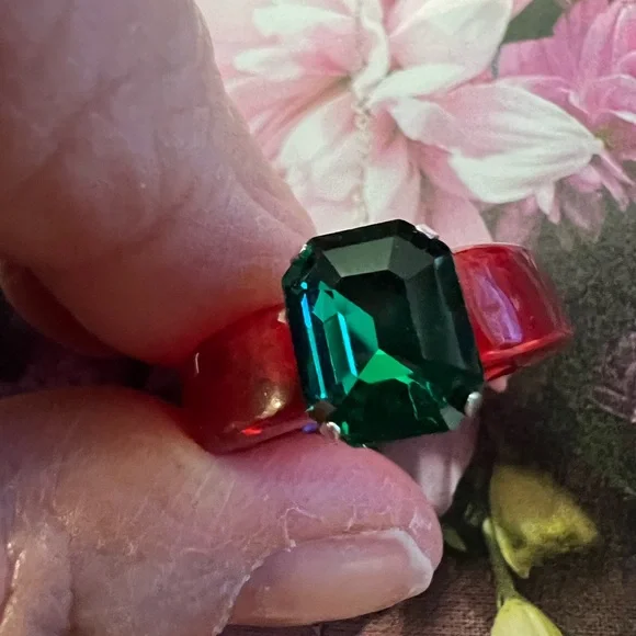 🆕️ Emerald Green and Ruby Red Lucite Ring - Picture 6 of 9